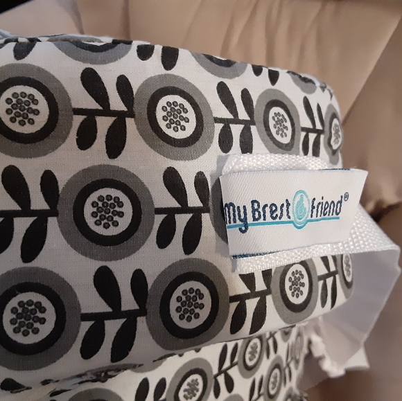 My breast friend nursing pillow - Picture 2 of 3
